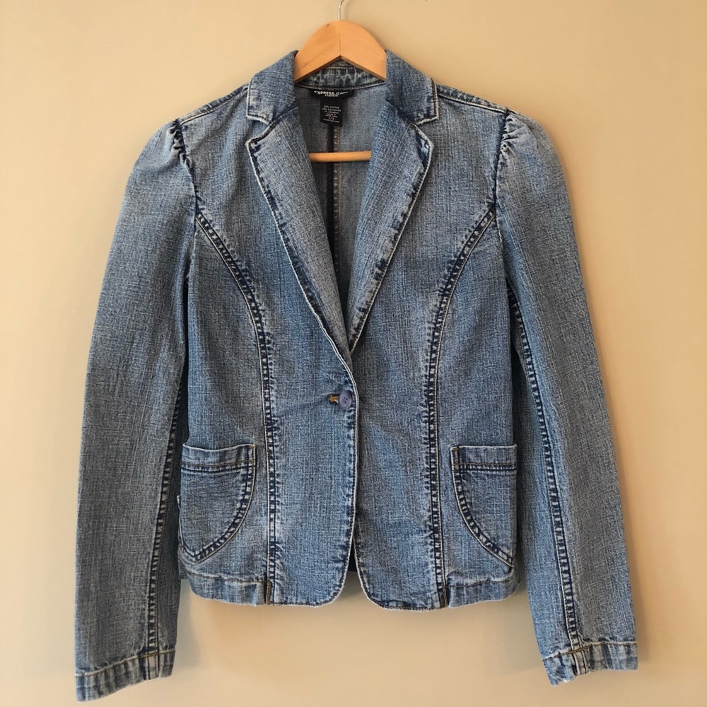 Denim blazer with slight puff sleeves